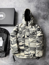 Canada Goose Maitland Parka in Grau-Camouflage mit Black Label