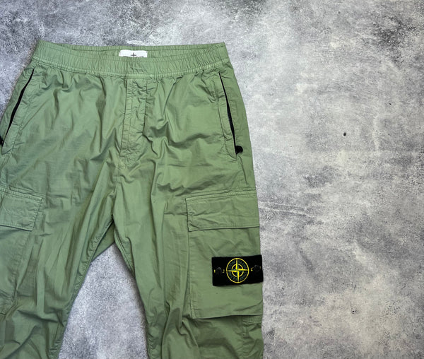 Stone island green cuffed cargo trousers