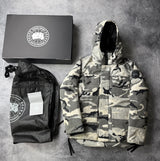 Canada Goose Maitland Parka in Grau-Camouflage mit Black Label