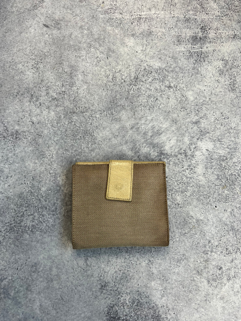 Gucci vintage cream wallet